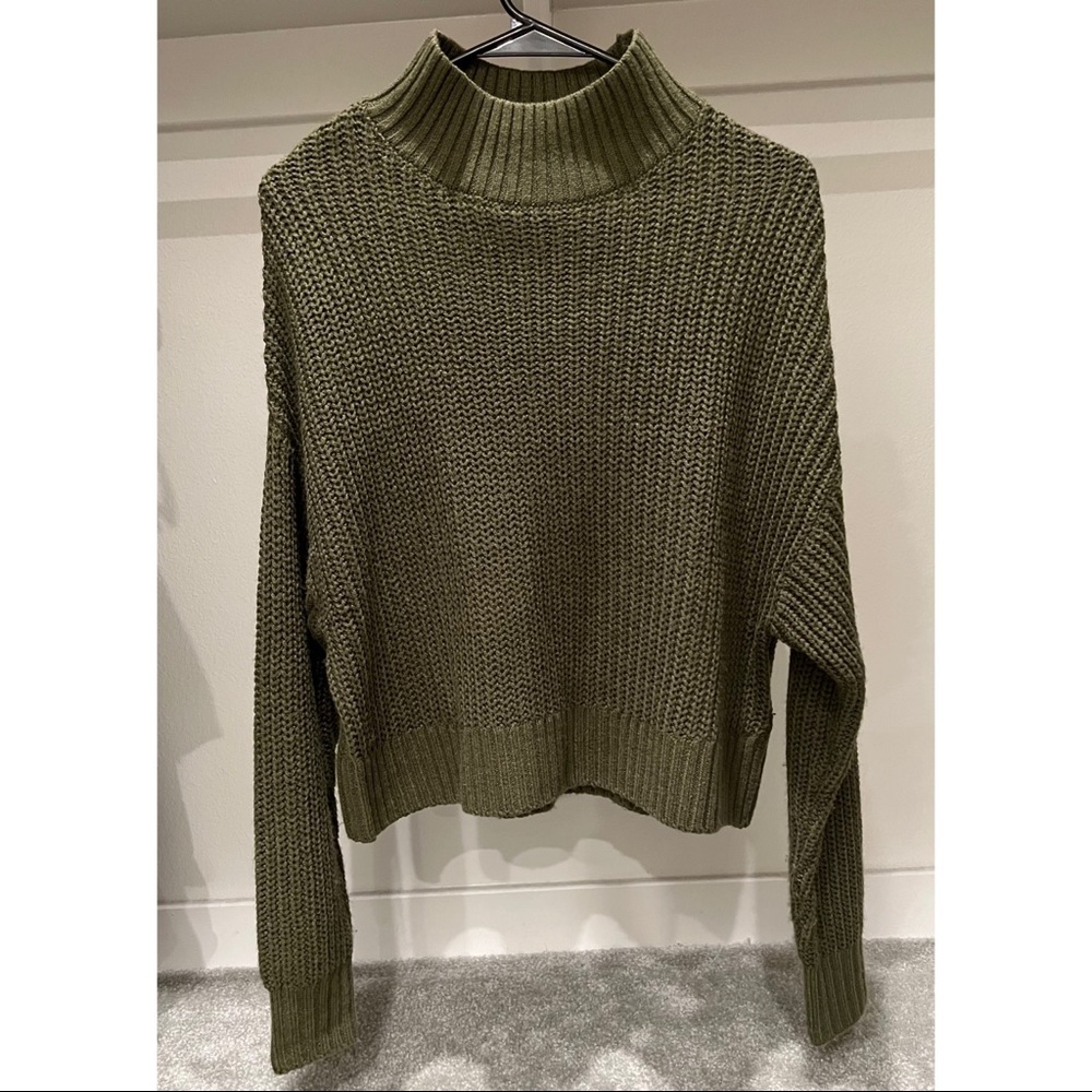 Chunky knit green sweater. Size S. Only worn once.